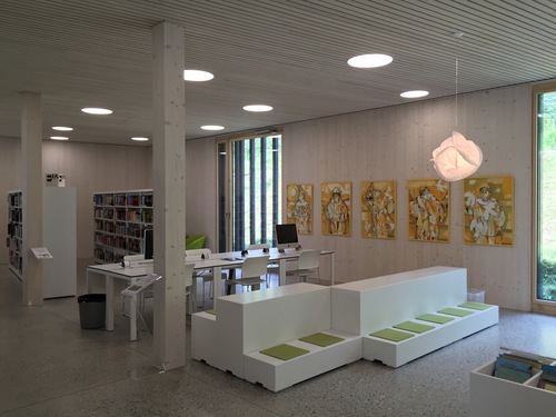 Bild 6: Bibliothek und Ludothek Spiez, Bibliotheksraum. (Photo: Rudolf Mumenthaler)