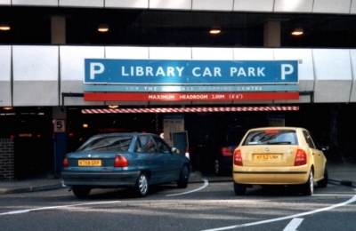 Parkhauseinfahrt der Luton Central Library